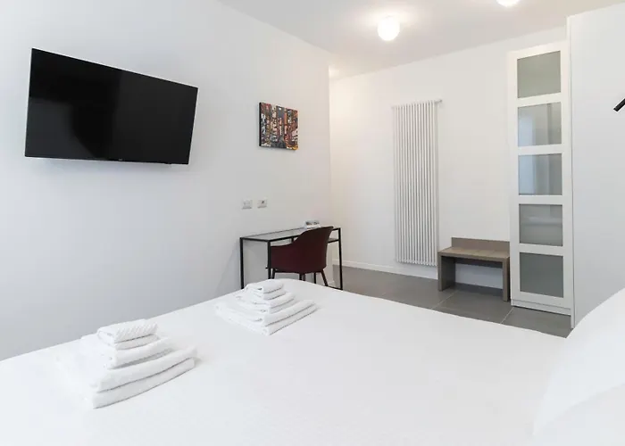 Apartament Italianway Comfort - Taramelli 60 *